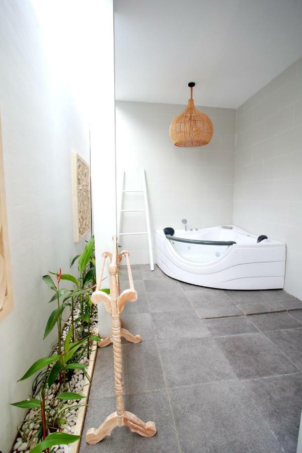 Vanilla Suite Jimbaran Exterior photo